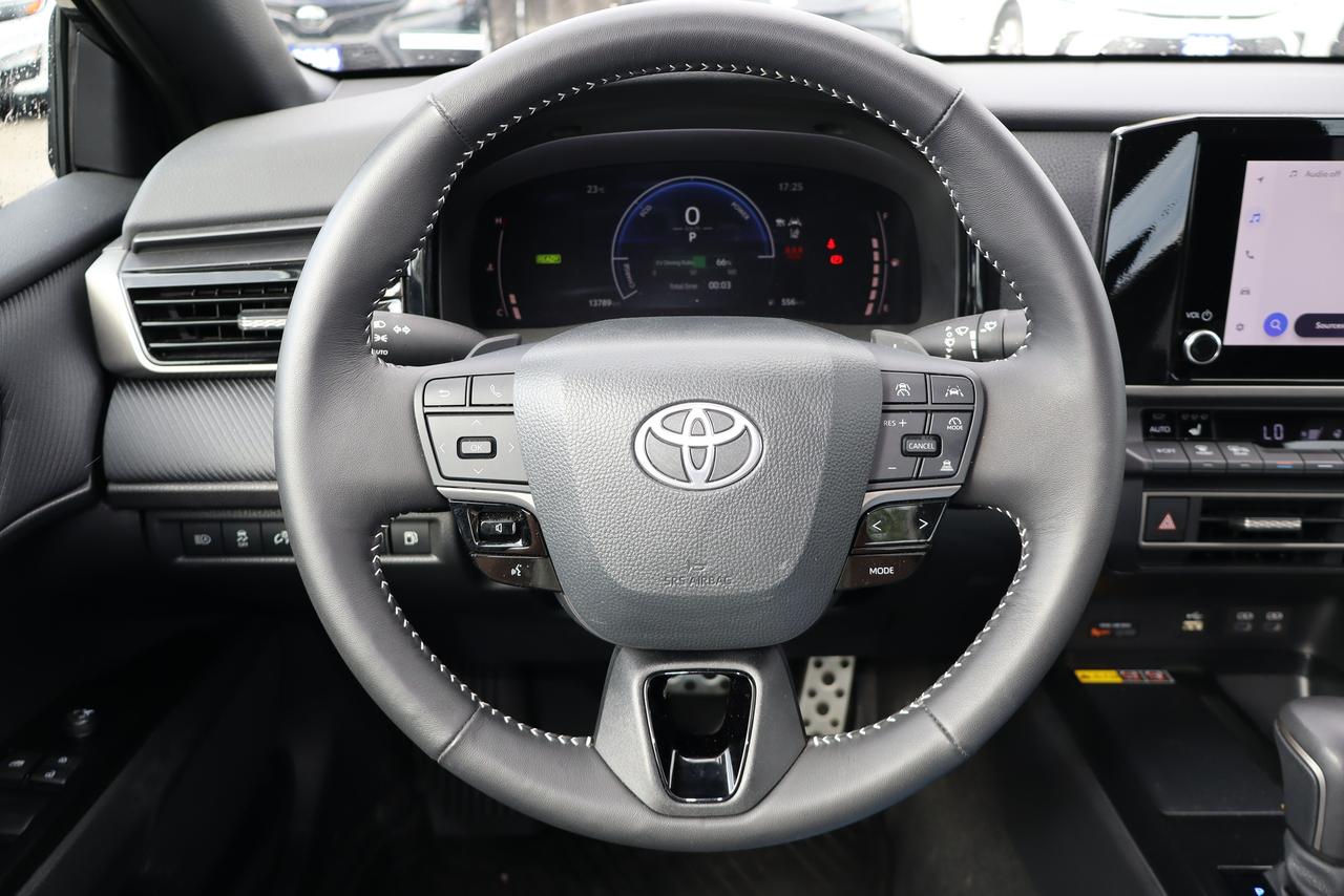 2025 Toyota Camry SE CVT hybrid Photo