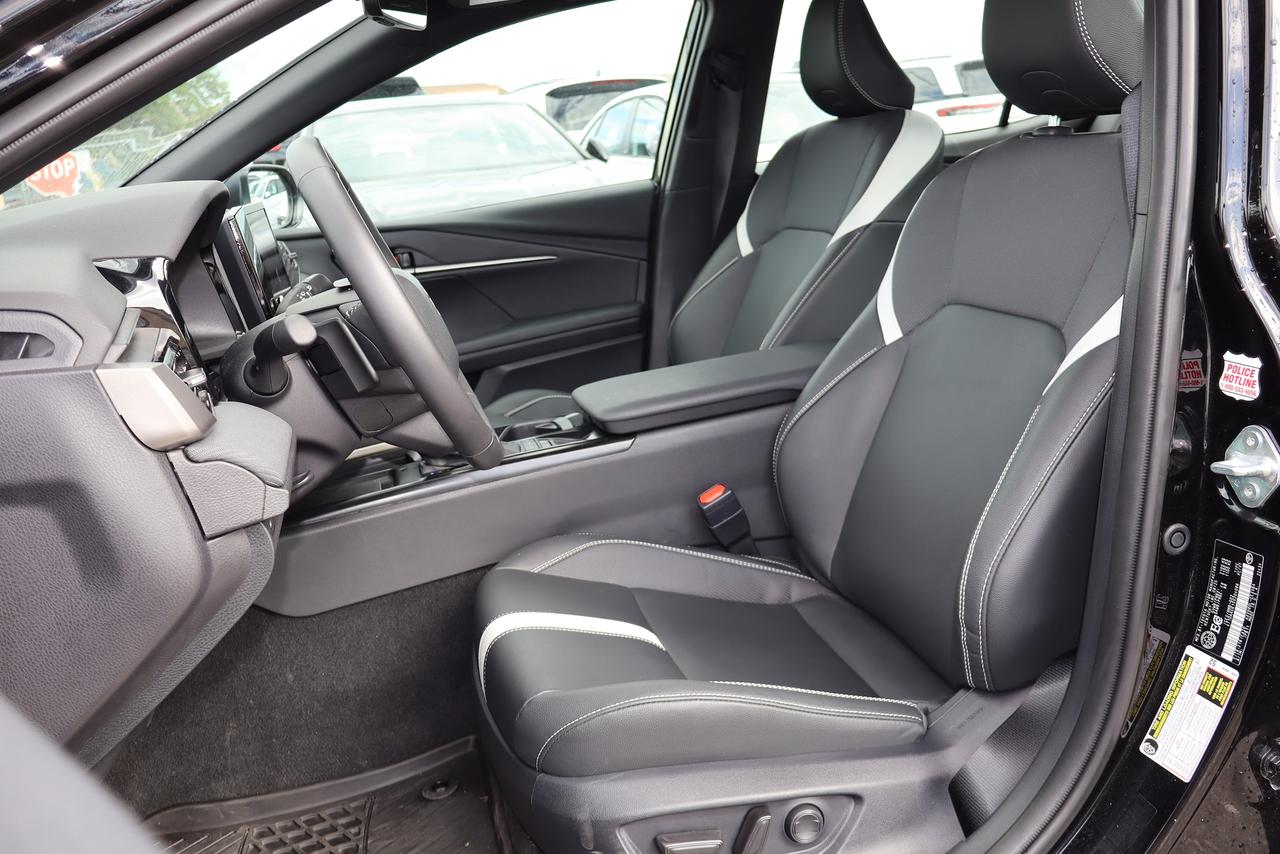 2025 Toyota Camry SE CVT hybrid Photo