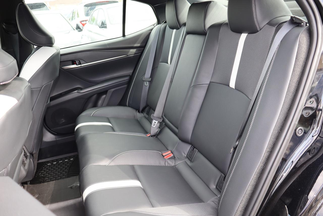 2025 Toyota Camry SE CVT hybrid Photo