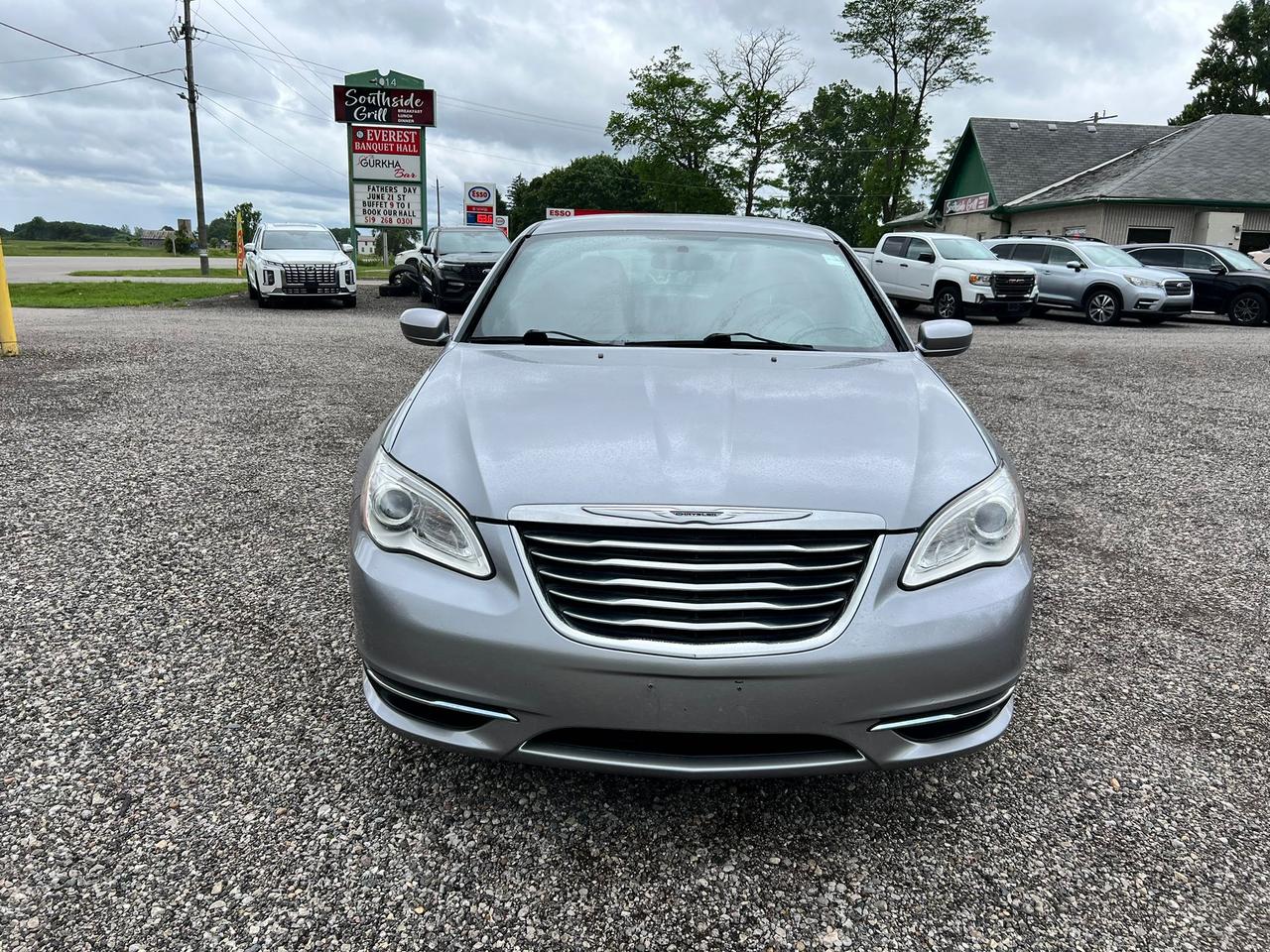 2013 Chrysler 200 4dr Sdn LX CERTIFIED Photo