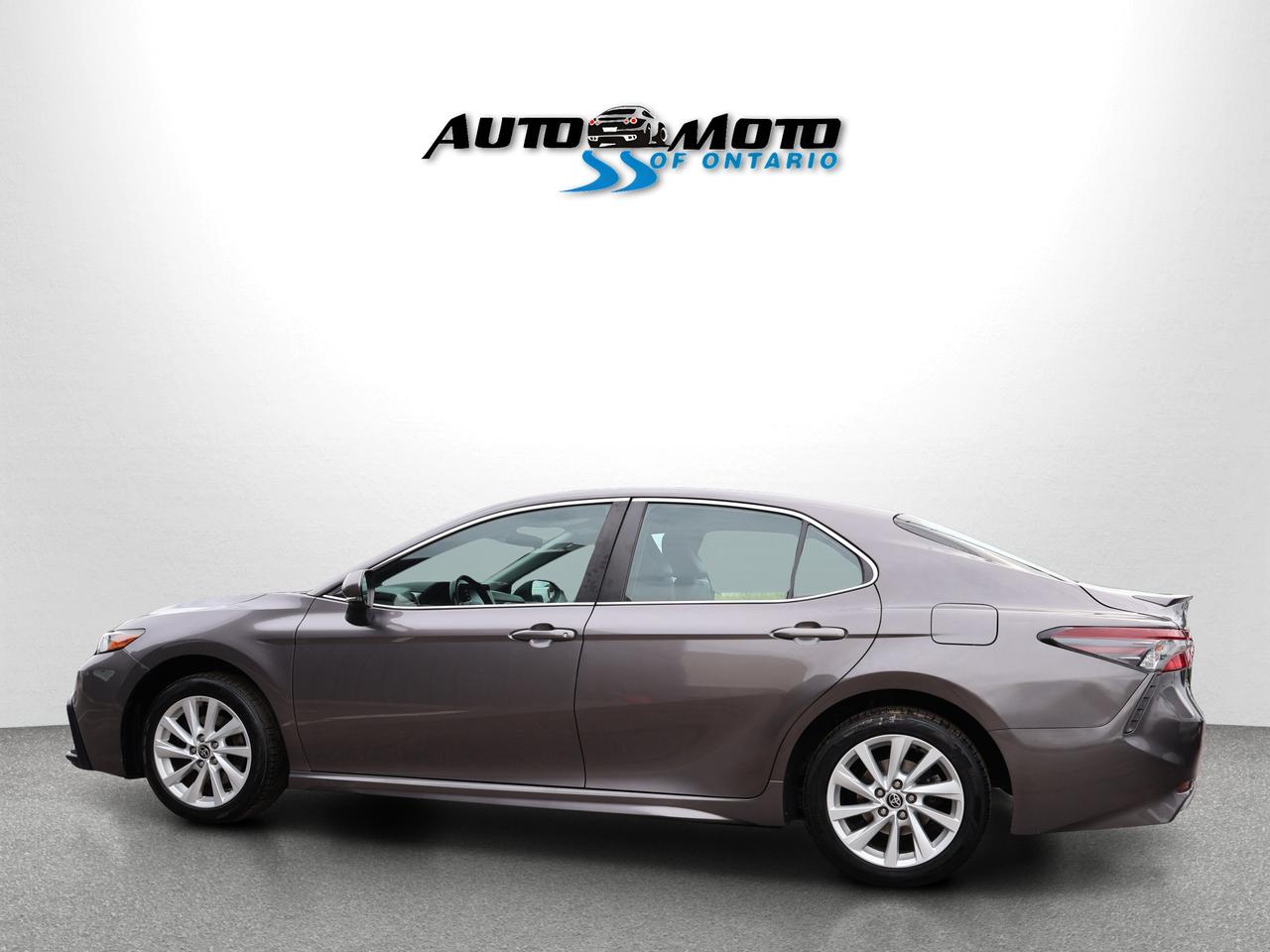 2021 Toyota Camry SE CERTIFIED CAMERA BLUETOOTH LEATHER HEATED SEATS CRUISE ALLOYS Photo