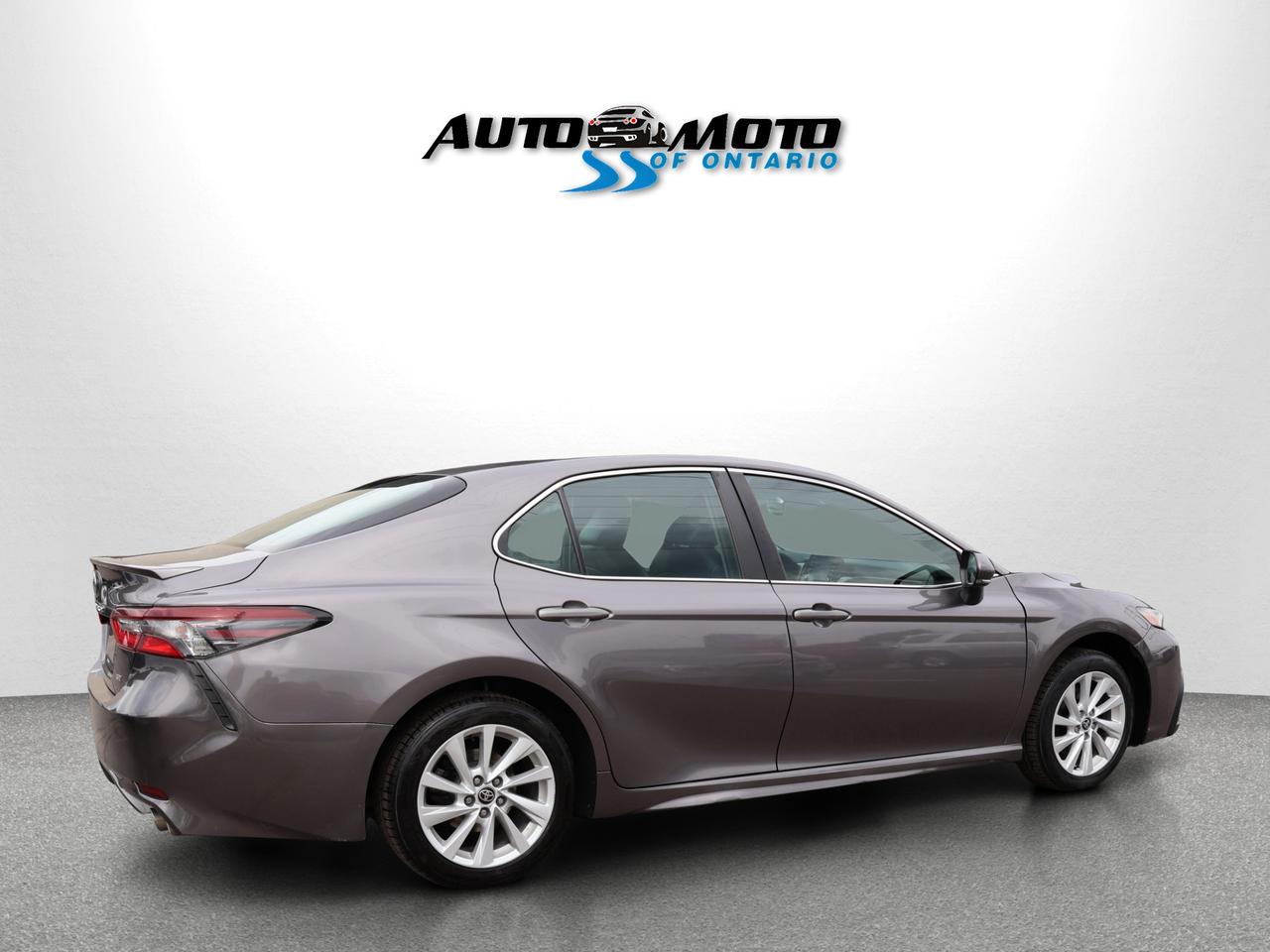 2021 Toyota Camry SE CERTIFIED CAMERA BLUETOOTH LEATHER HEATED SEATS CRUISE ALLOYS Photo