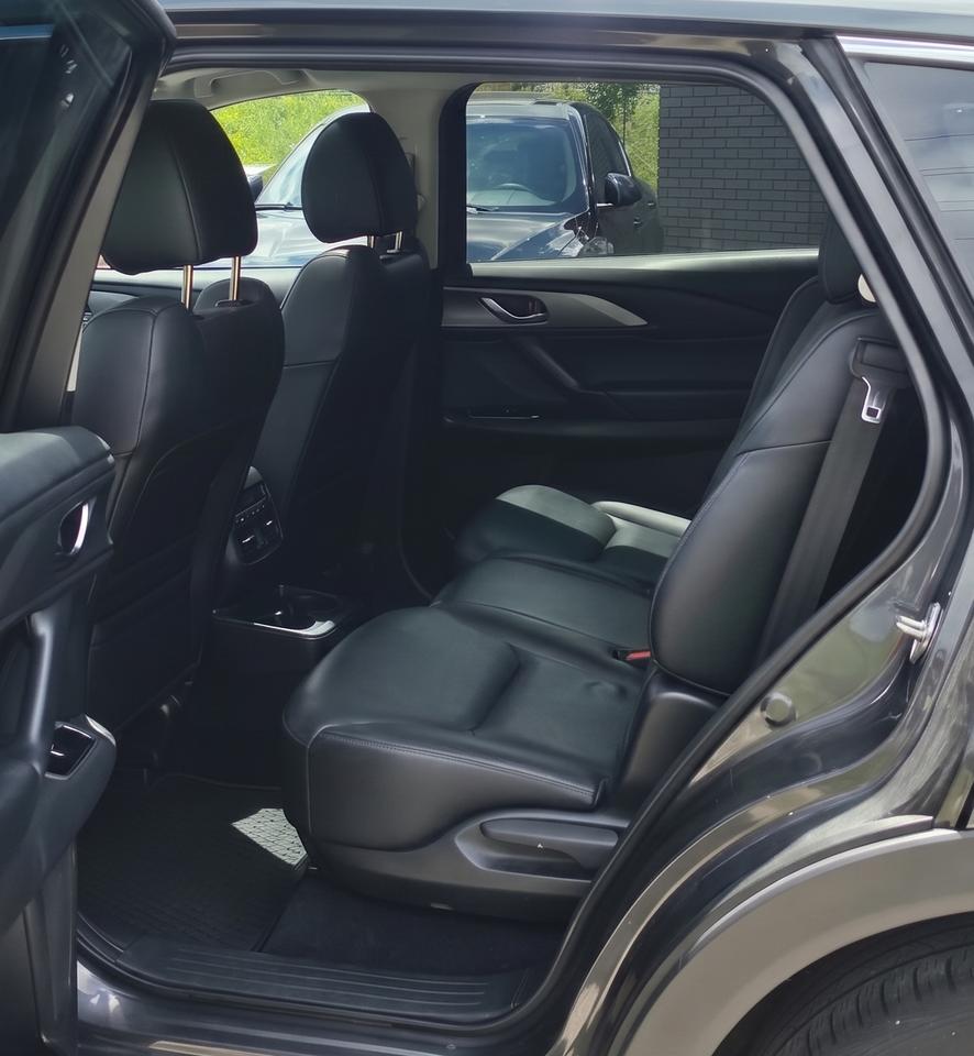 2022 Mazda CX-9 GS-L / NO ACCIDENTS / LEATHER / ROOF / AWD / 7PASS Photo