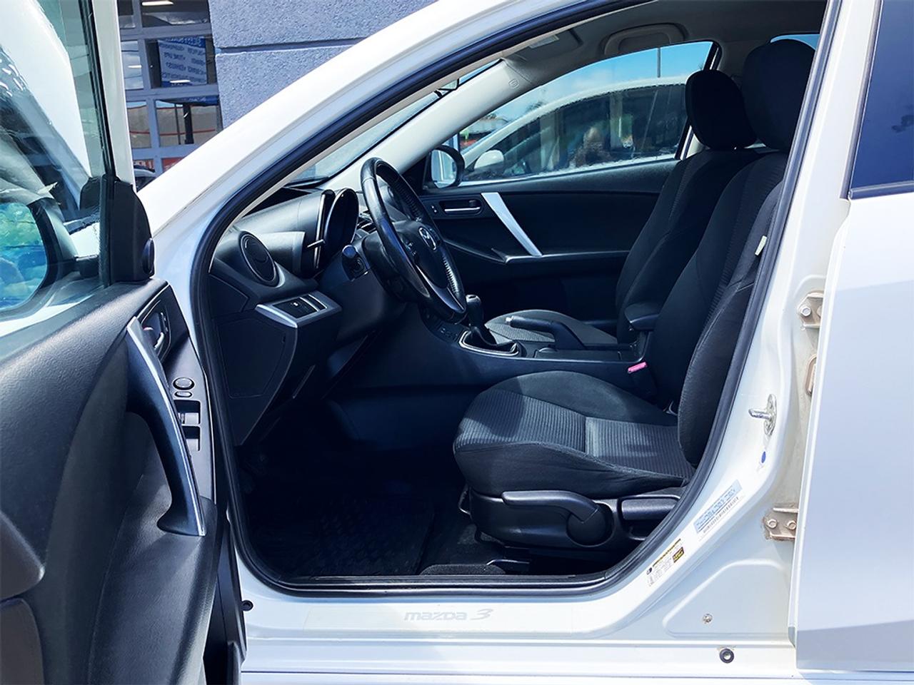 2013 Mazda MAZDA3 i Touring SKYACTIV-G|MANUAL|BLUETOOTH|ALLOYS Photo
