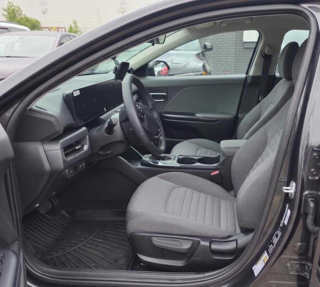 2025 Kia K4 EX / NO ACCIDENTS / ONE OWNER / HTD SEATS / AUTO Photo