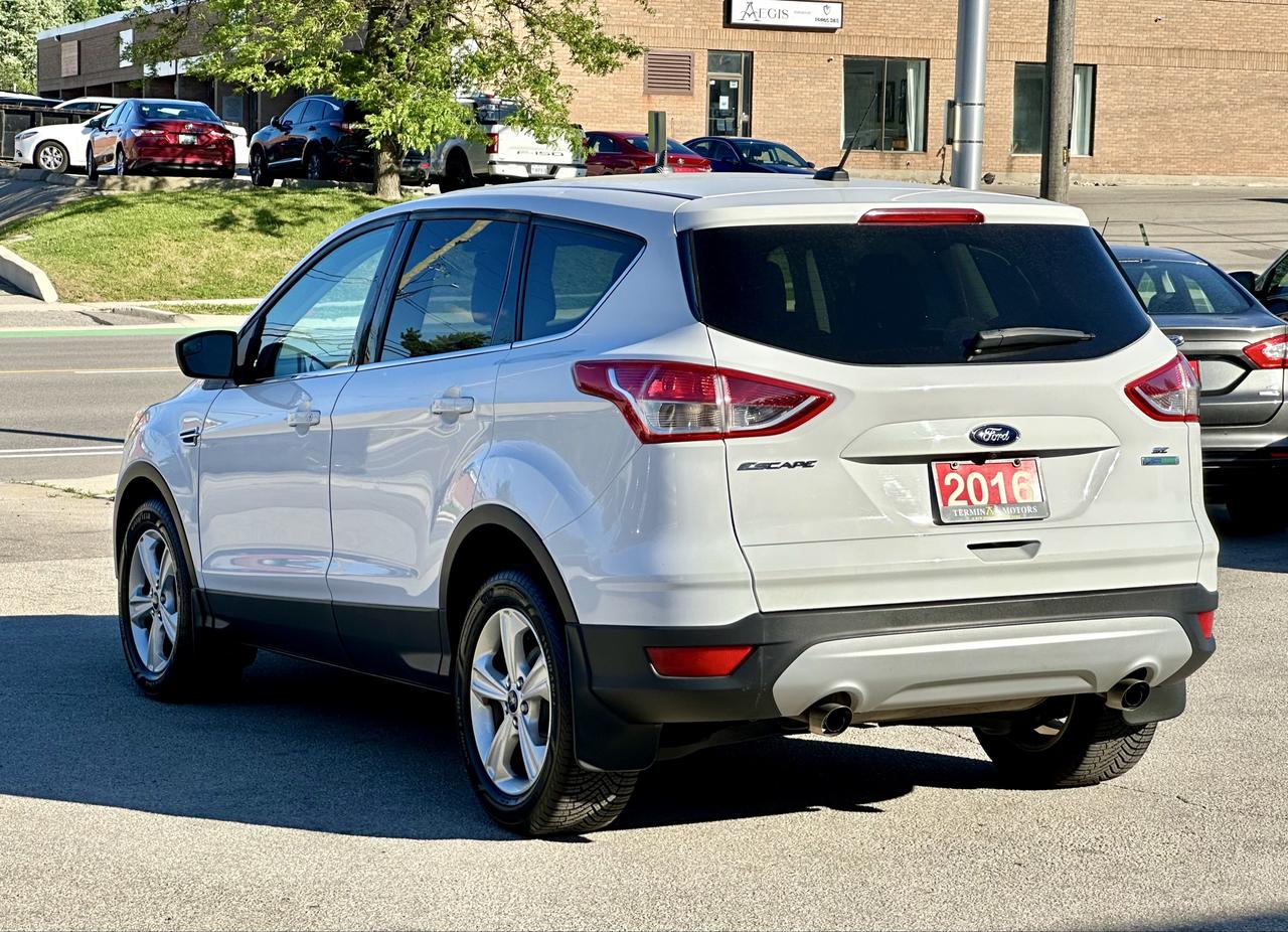 2016 Ford Escape SE Photo2