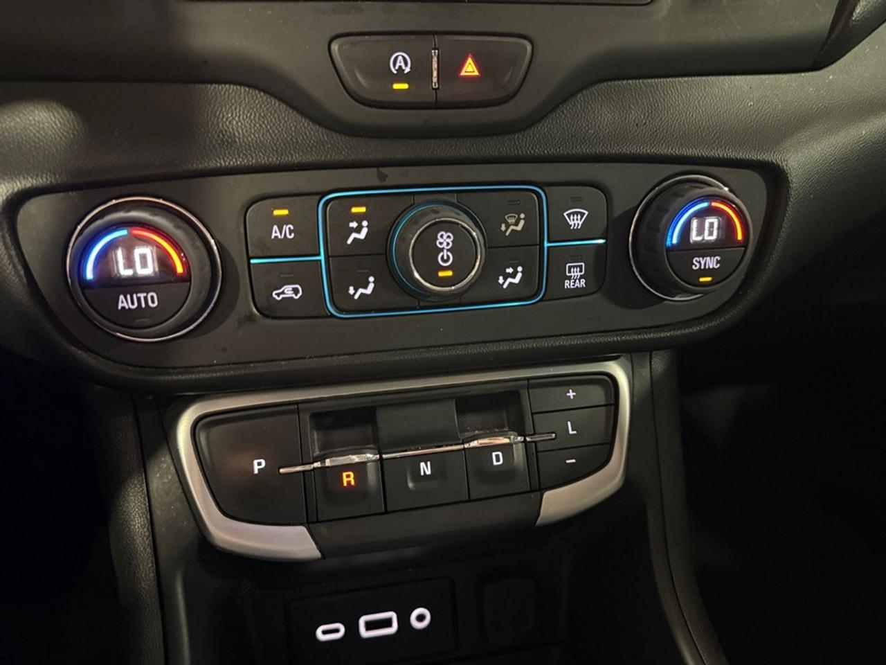 2022 GMC Terrain AWD 4DR SLE Photo
