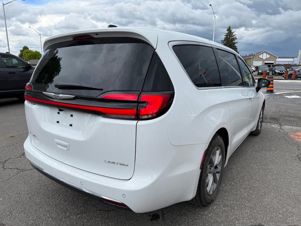 2026 Chrysler Pacifica Limited “S” w/Pano Roof! Leather! NAV! Photo