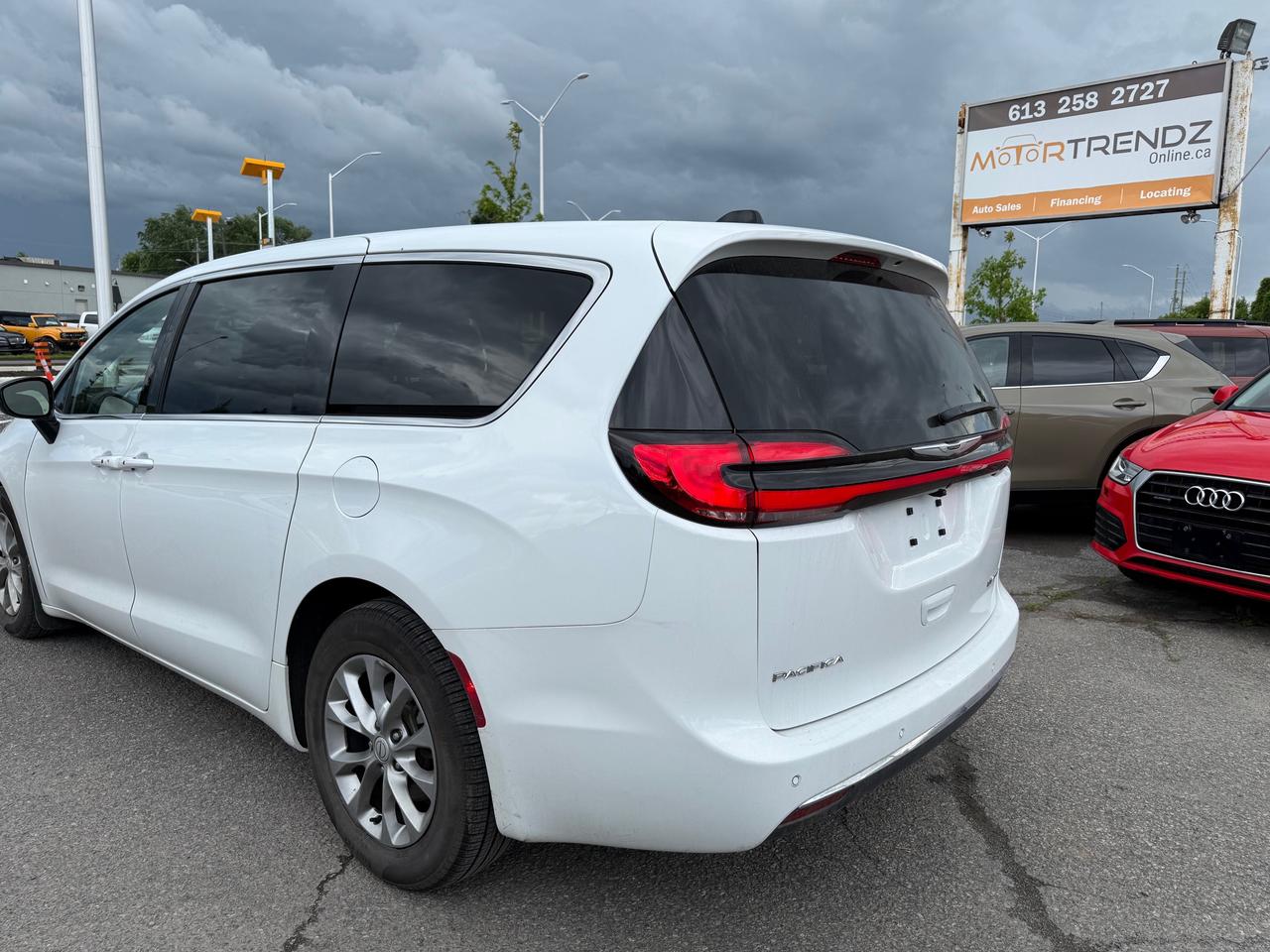 2026 Chrysler Pacifica Limited “S” w/Pano Roof! Leather! NAV! Photo