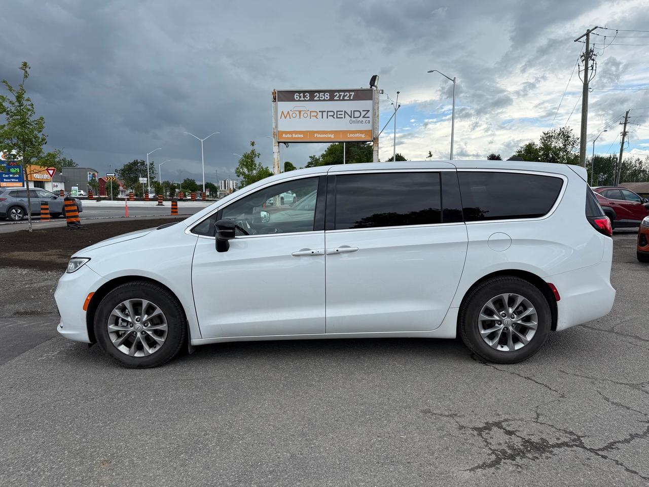 2026 Chrysler Pacifica Limited “S” w/Pano Roof! Leather! NAV! Photo
