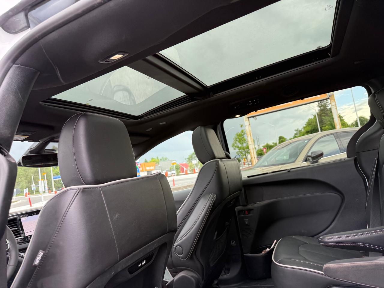 2026 Chrysler Pacifica Limited “S” w/Pano Roof! Leather! NAV! Photo