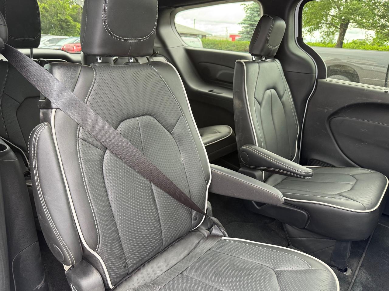 2026 Chrysler Pacifica Limited “S” w/Pano Roof! Leather! NAV! Photo