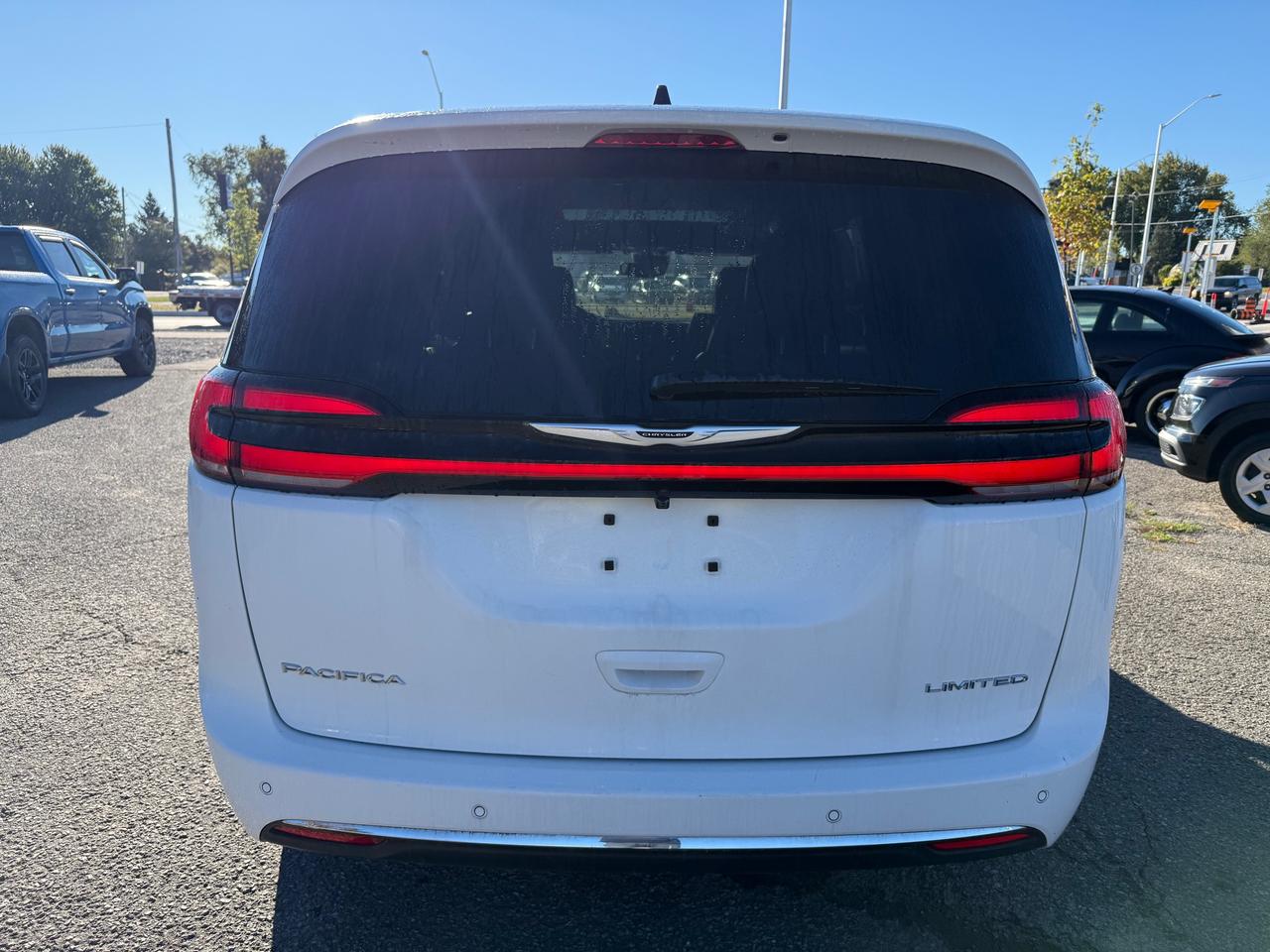 2026 Chrysler Pacifica Limited “S” w/Pano Roof! Leather! NAV! Photo4