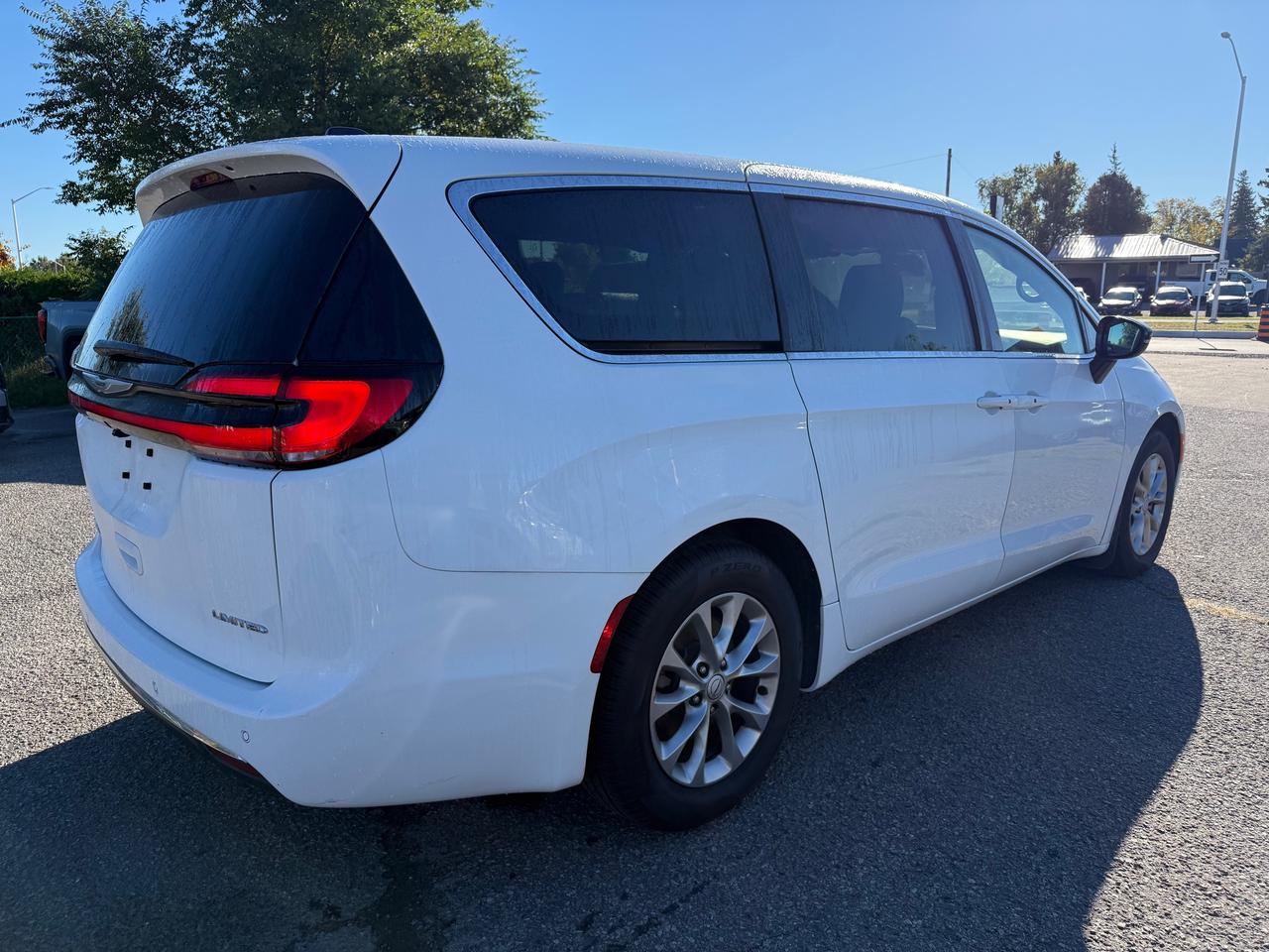 2026 Chrysler Pacifica Limited “S” w/Pano Roof! Leather! NAV! Photo