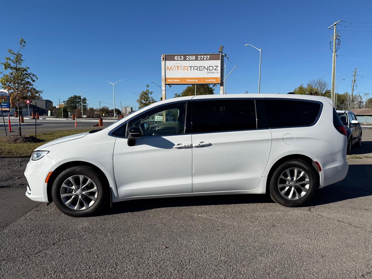 2026 Chrysler Pacifica Limited “S” w/Pano Roof! Leather! NAV! Photo