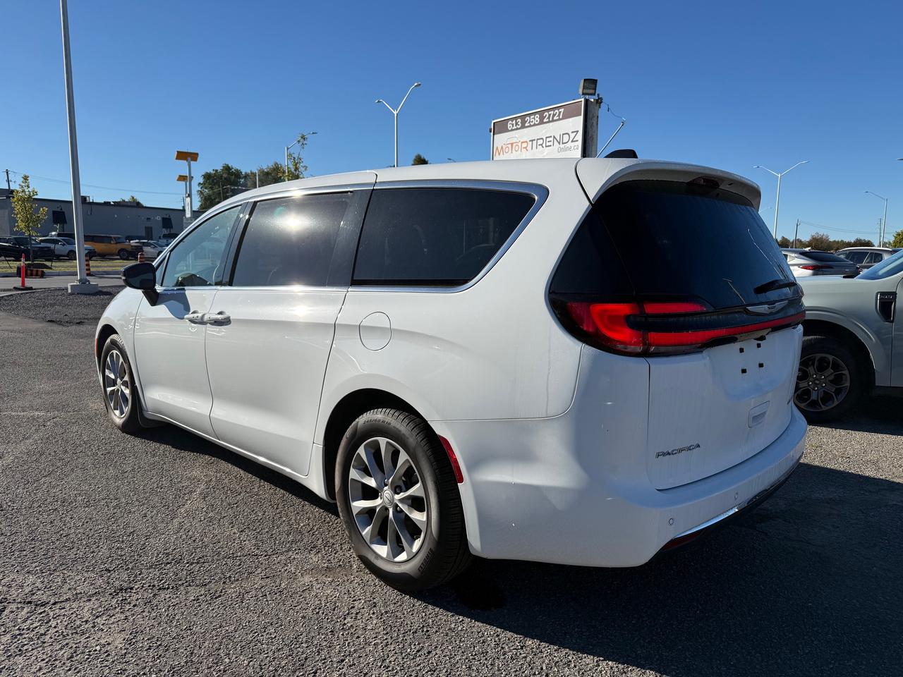 2026 Chrysler Pacifica Limited “S” w/Pano Roof! Leather! NAV! Photo