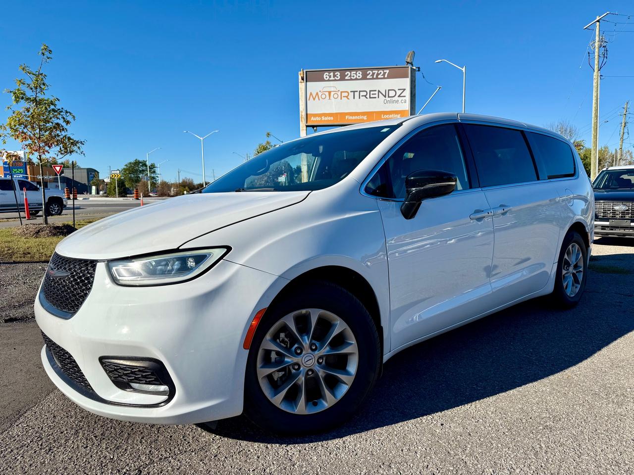 2026 Chrysler Pacifica Limited “S” w/Pano Roof! Leather! NAV! Photo