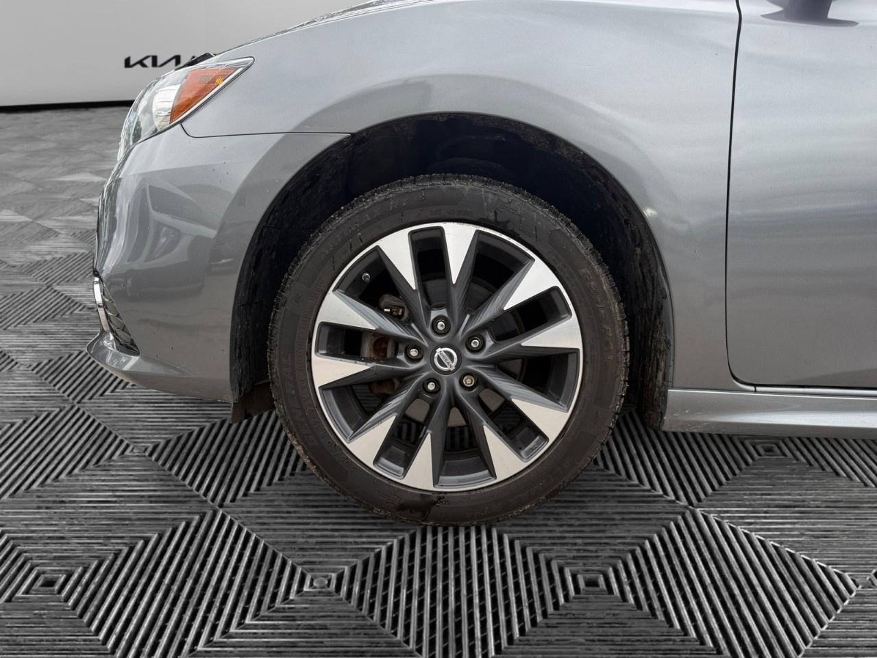 2016 Nissan Sentra 4DR SDN CVT SR Photo