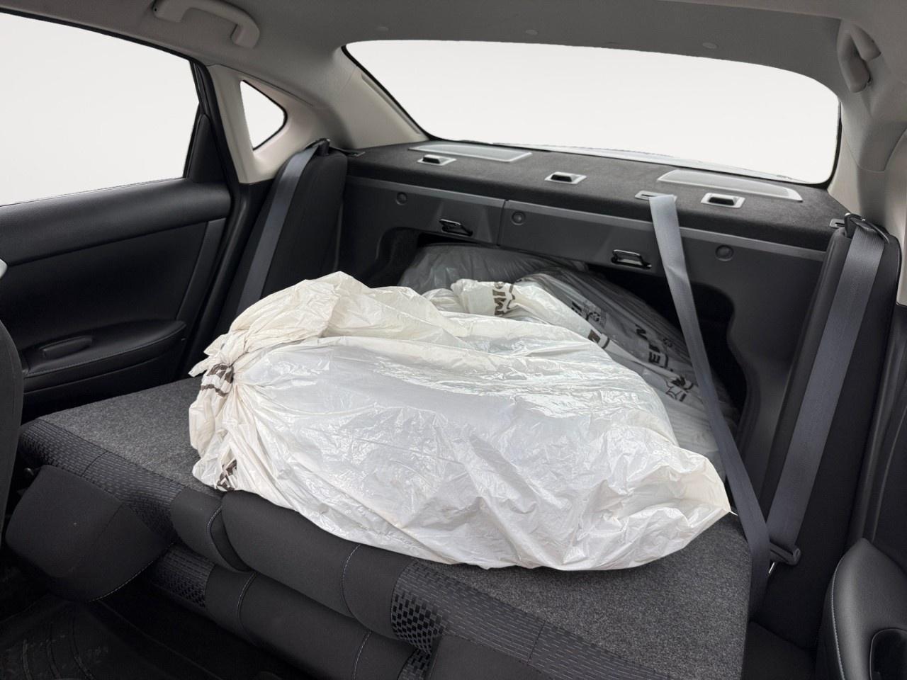 2016 Nissan Sentra 4DR SDN CVT SR Photo