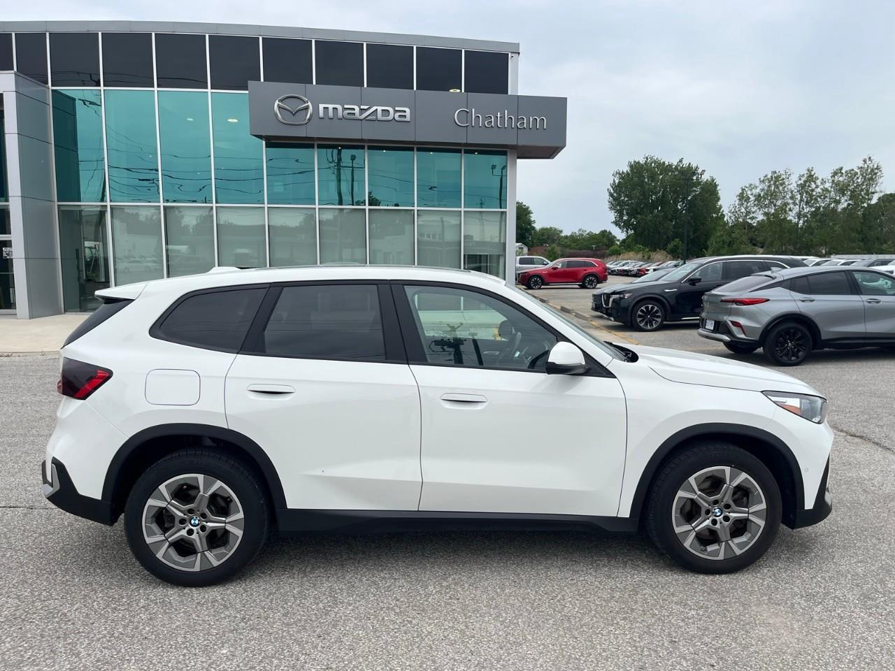 2023 BMW X1 xDrive28i Pano Roof | xDrive AWD | Heated Seats Photo3