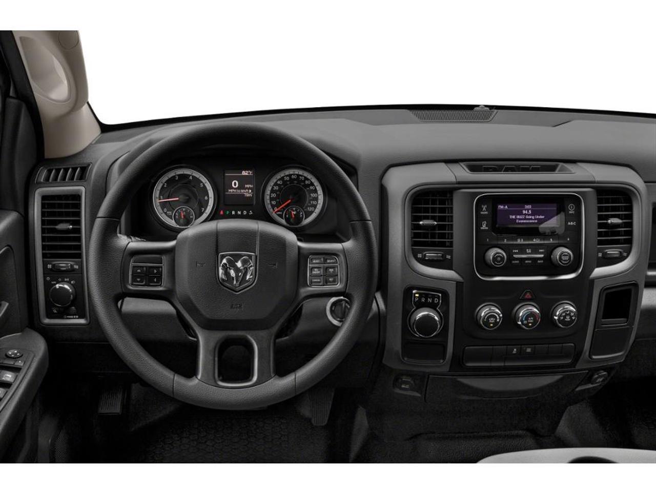 2021 RAM 1500 Classic TRADESMAN Photo3