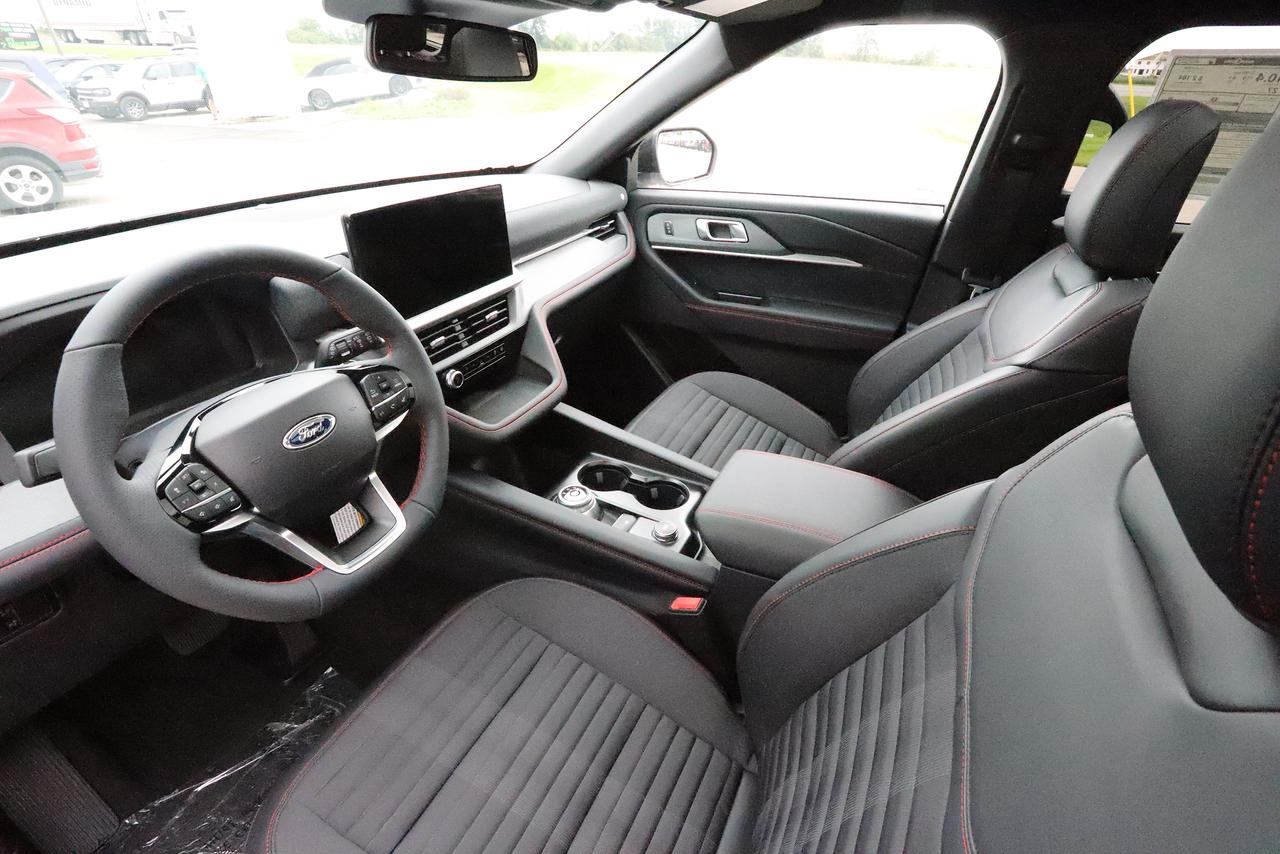 2027 Ford Explorer ST-Line 4WD Photo1