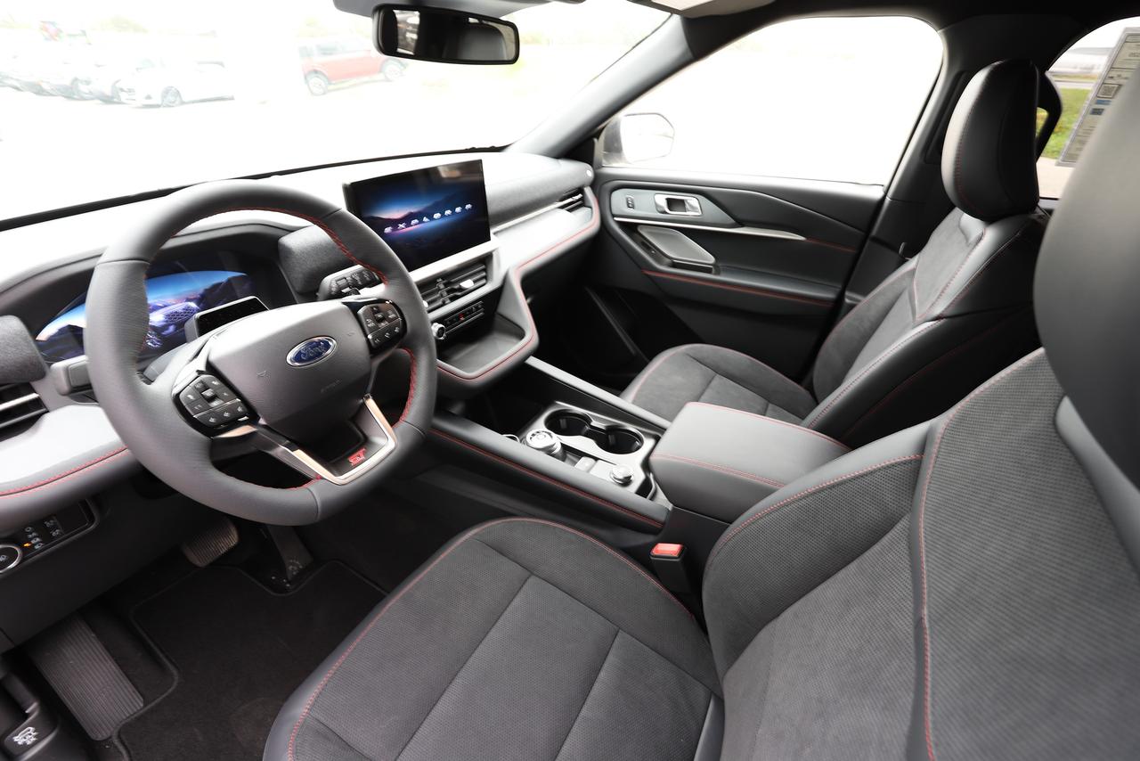 2027 Ford Explorer ST 4WD Photo1