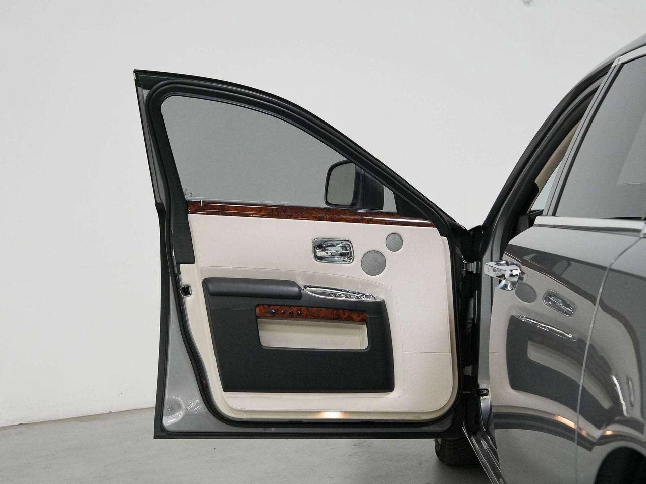 2011 Rolls Royce Ghost PANO | DVD | 20 IN Photo