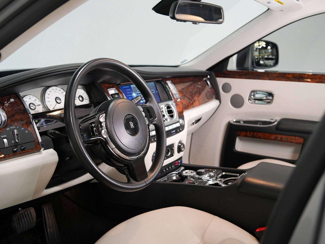 2011 Rolls Royce Ghost PANO | DVD | 20 IN Photo