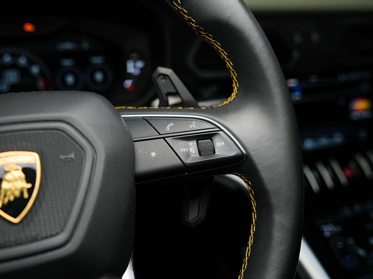 2022 Lamborghini Urus HUD | 22 IN Photo