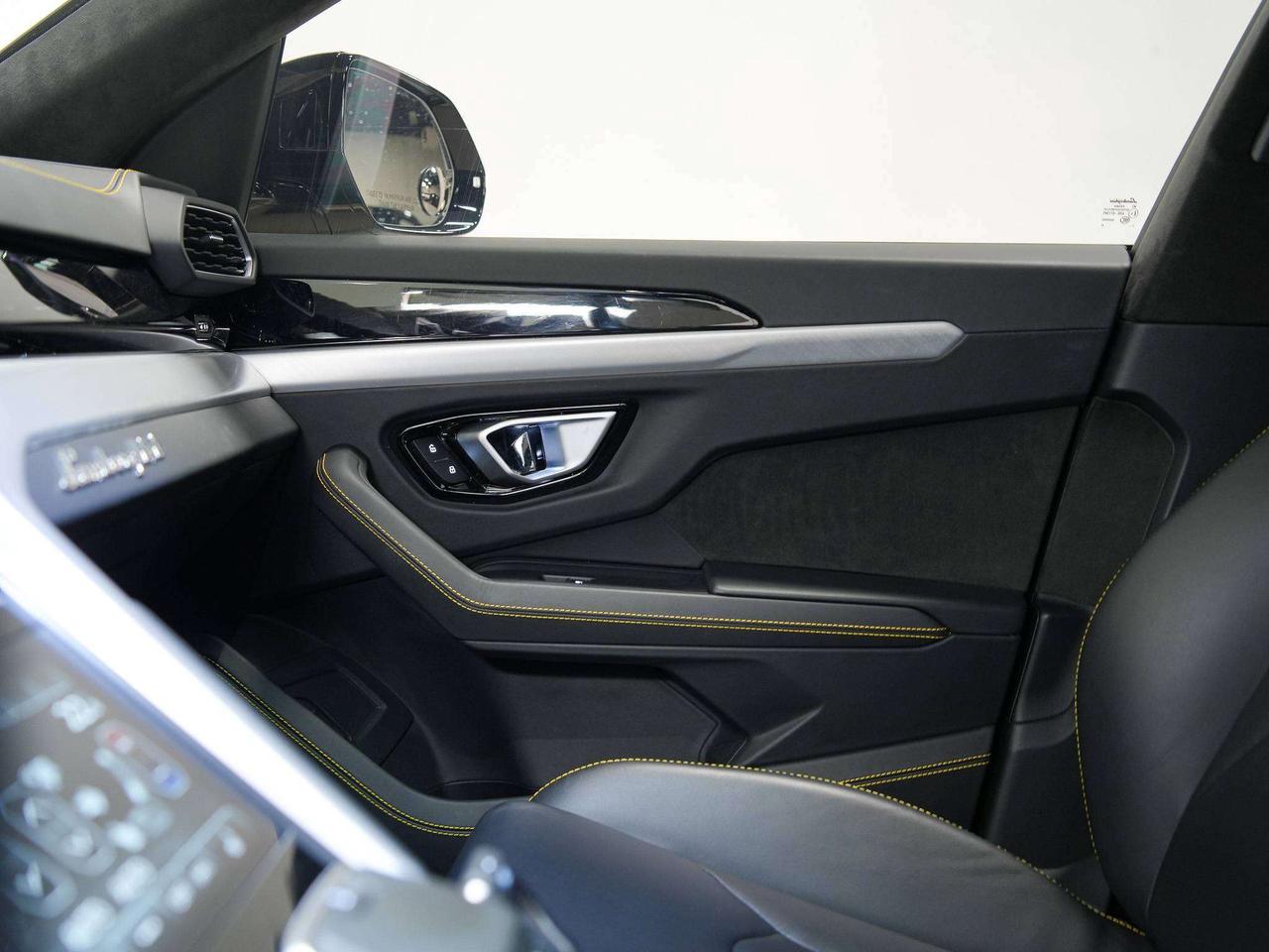 2022 Lamborghini Urus HUD | 22 IN Photo
