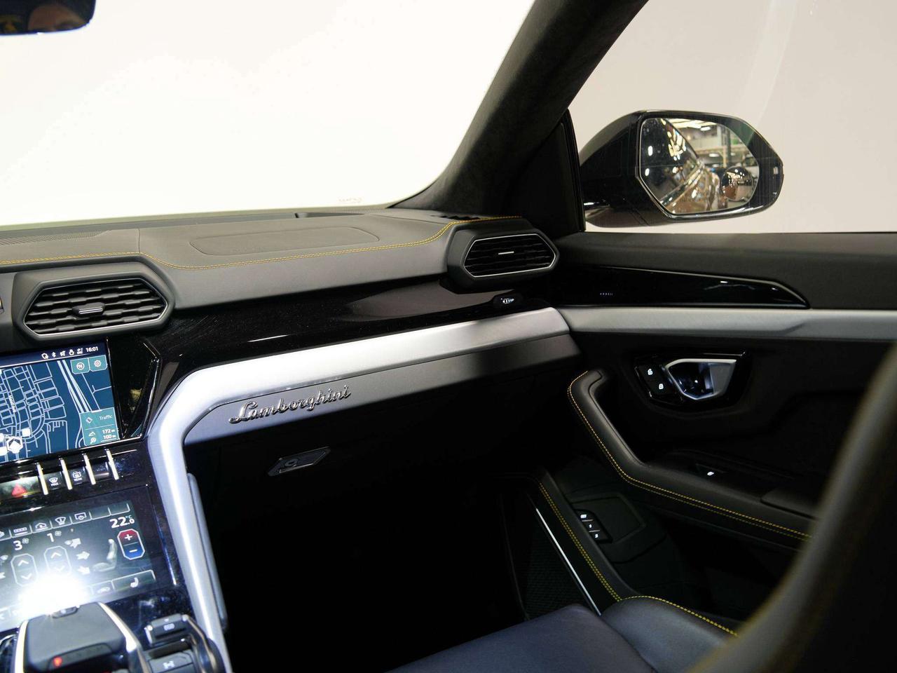 2022 Lamborghini Urus HUD | 22 IN Photo