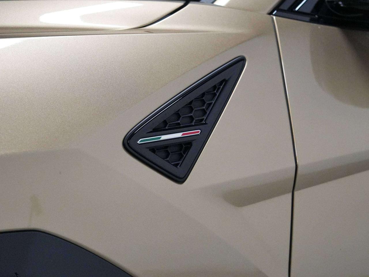 2022 Lamborghini Urus HUD | 22 IN Photo