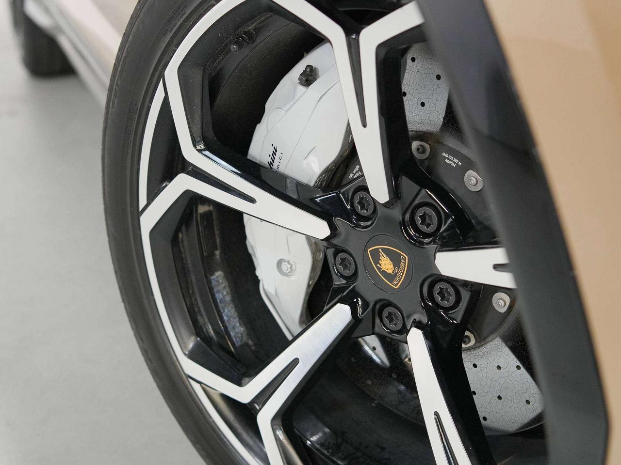 2022 Lamborghini Urus HUD | 22 IN Photo
