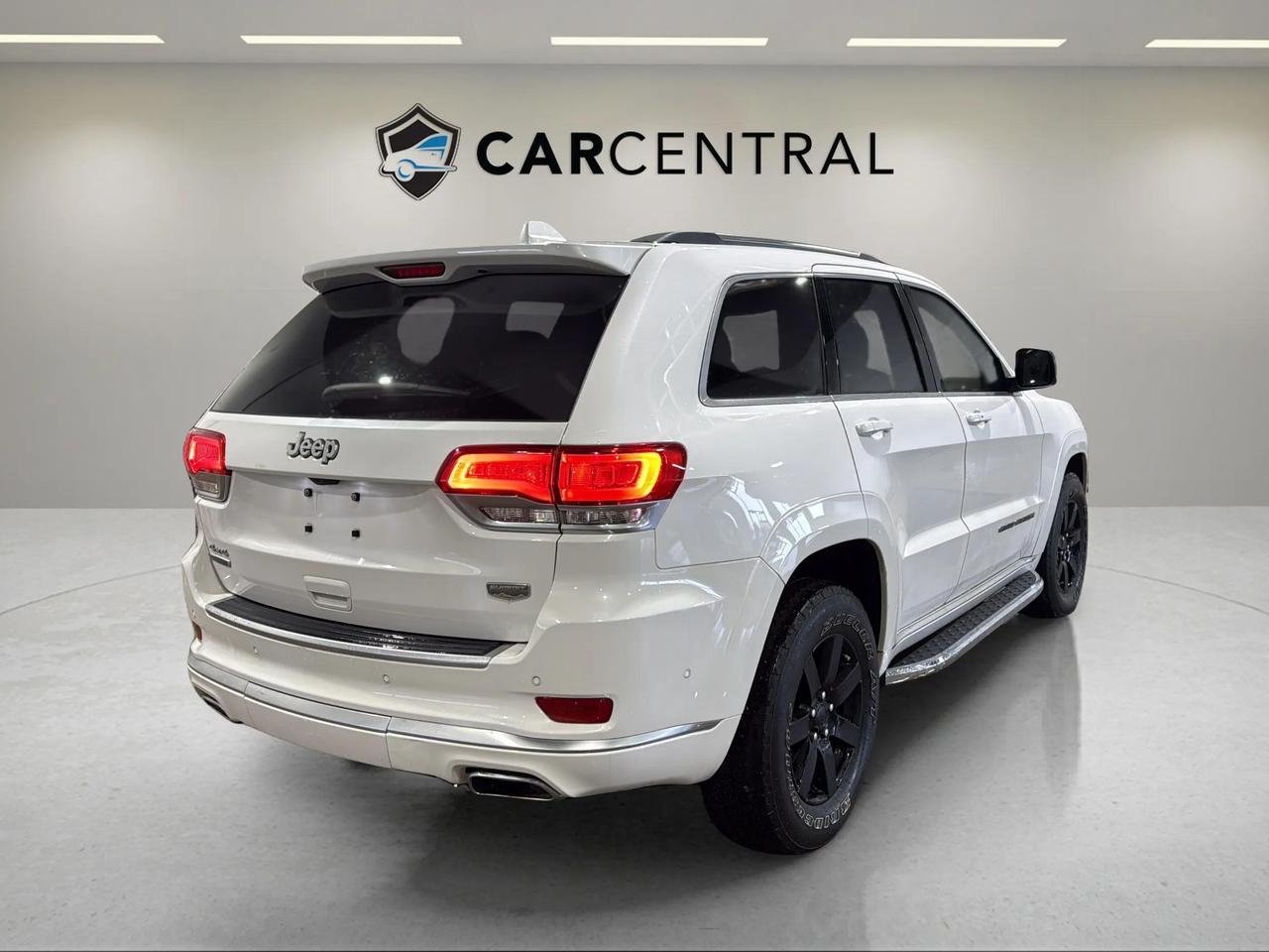 2018 Jeep Grand Cherokee SUMMIT | CLEAN CARFAX | DIESEL Photo4