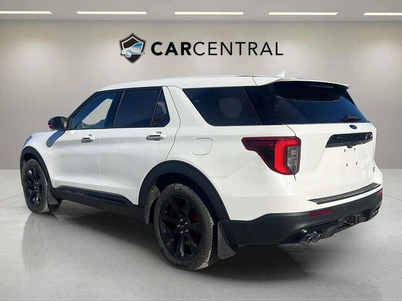 2022 Ford Explorer ST  AWD| Clean CARFAX| Blind Spot| Navi Photo