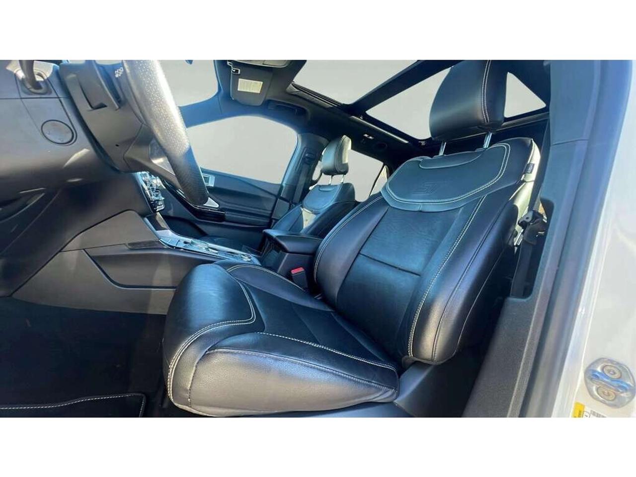 2022 Ford Explorer ST  AWD| Clean CARFAX| Blind Spot| Navi Photo