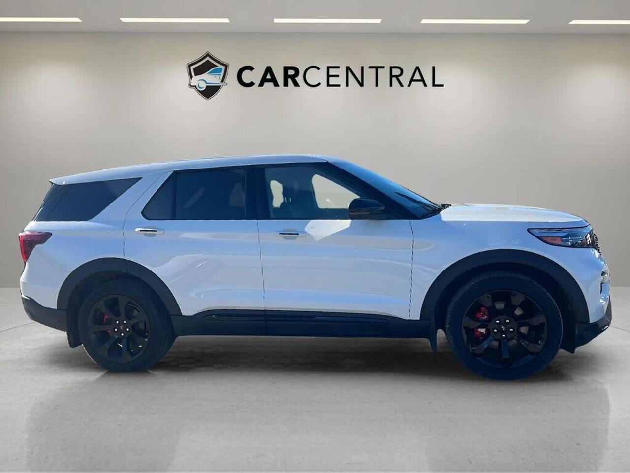 2022 Ford Explorer ST  AWD| Clean CARFAX| Blind Spot| Navi Photo
