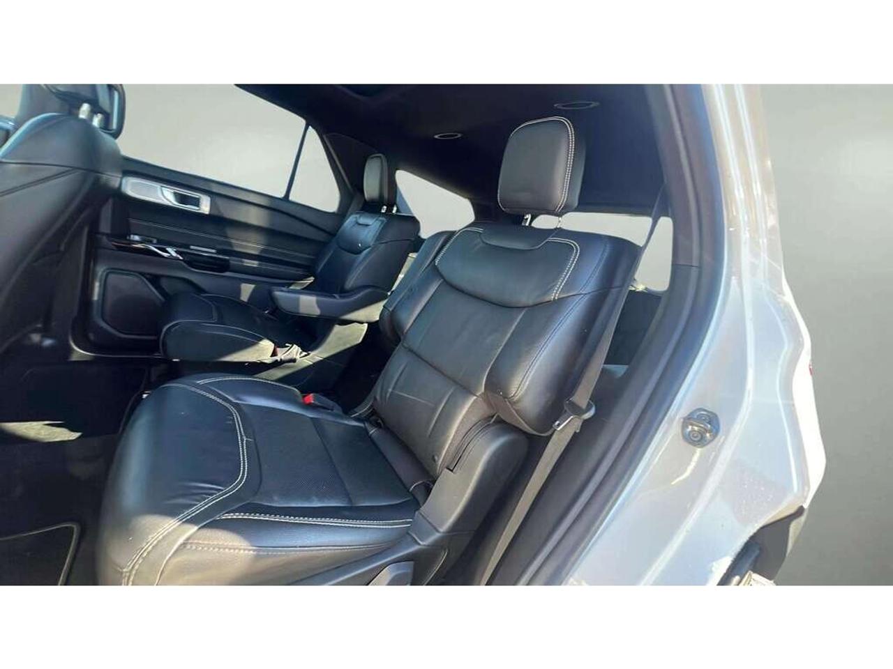 2022 Ford Explorer ST  AWD| Clean CARFAX| Blind Spot| Navi Photo