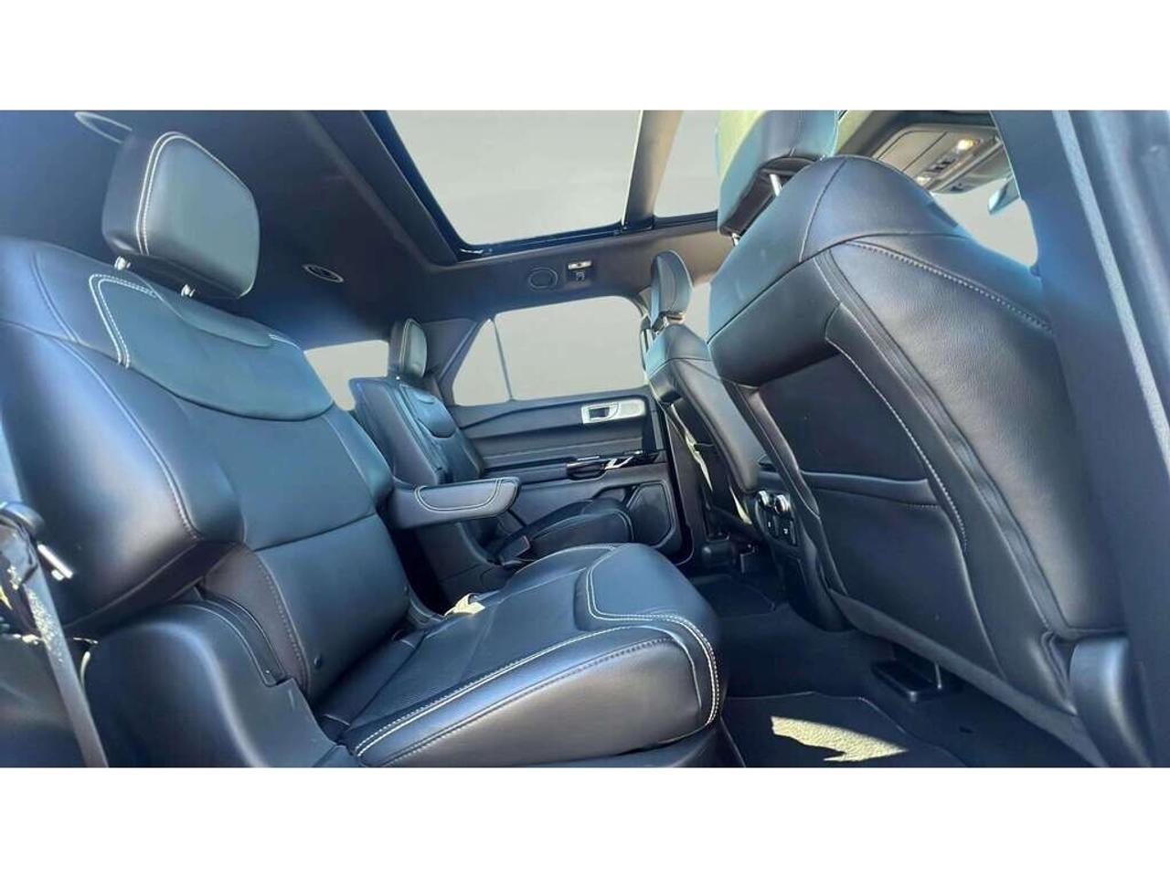 2022 Ford Explorer ST  AWD| Clean CARFAX| Blind Spot| Navi Photo