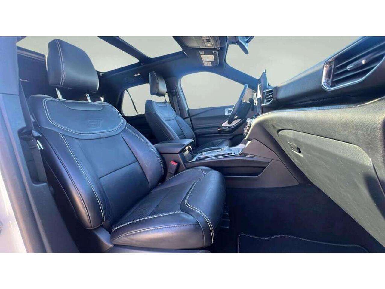 2022 Ford Explorer ST  AWD| Clean CARFAX| Blind Spot| Navi Photo