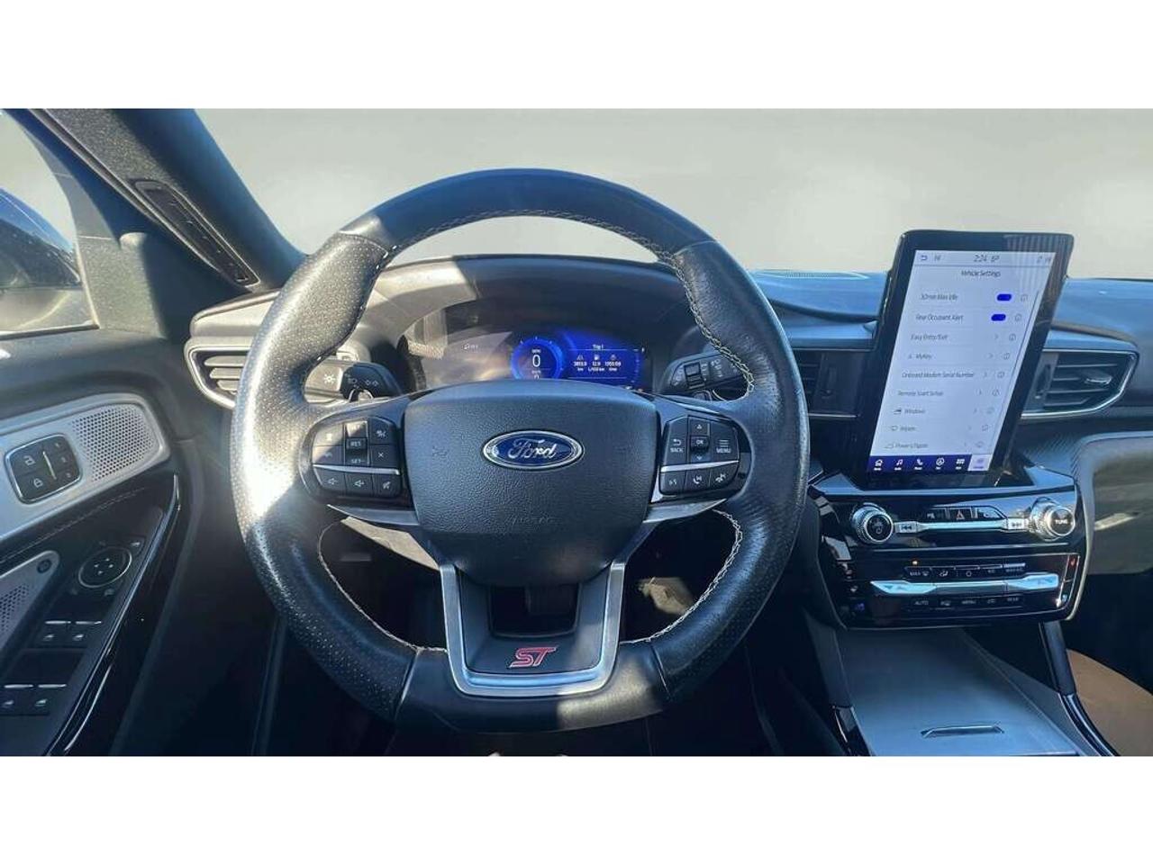 2022 Ford Explorer ST  AWD| Clean CARFAX| Blind Spot| Navi Photo