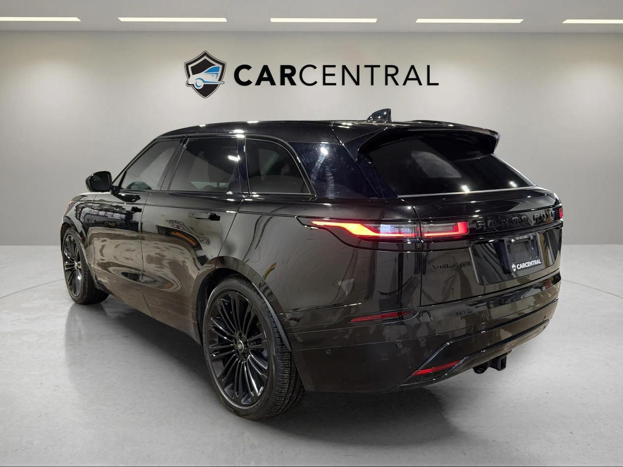 2024 Land Rover Range Rover Velar P400 DYNAMIC | CLEAN CARFAX| HEADSUP| CARPLAY Photo2