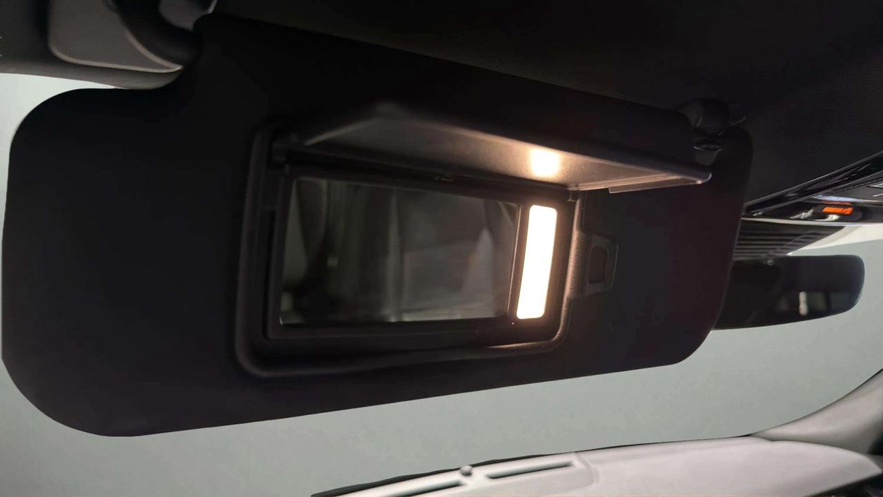 2024 Land Rover Range Rover Velar P400 DYNAMIC | CLEAN CARFAX| HEADSUP| CARPLAY Photo