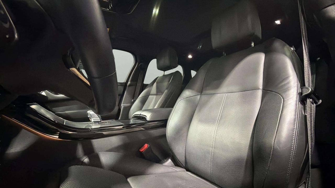 2024 Land Rover Range Rover Velar P400 DYNAMIC | CLEAN CARFAX| HEADSUP| CARPLAY Photo