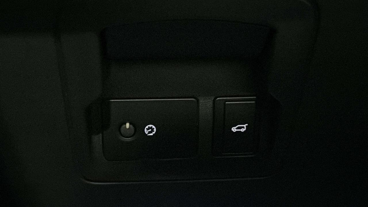 2024 Land Rover Range Rover Velar P400 DYNAMIC | CLEAN CARFAX| HEADSUP| CARPLAY Photo