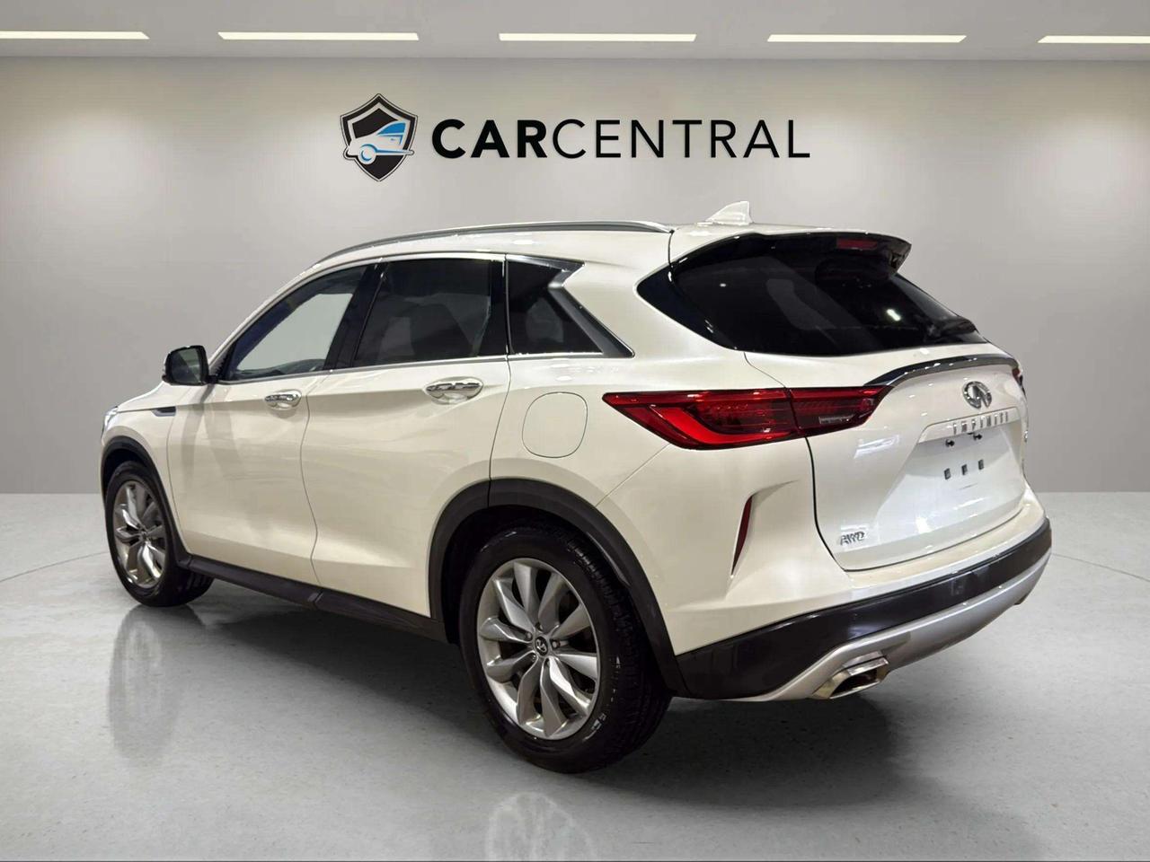 2019 Infiniti QX50 Essential Awd Photo2