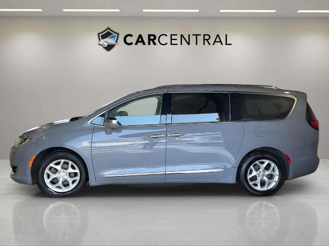 2020 Chrysler Pacifica LIMITED | LEATHER |SUNROOF| CLEAN CARFAX Photo