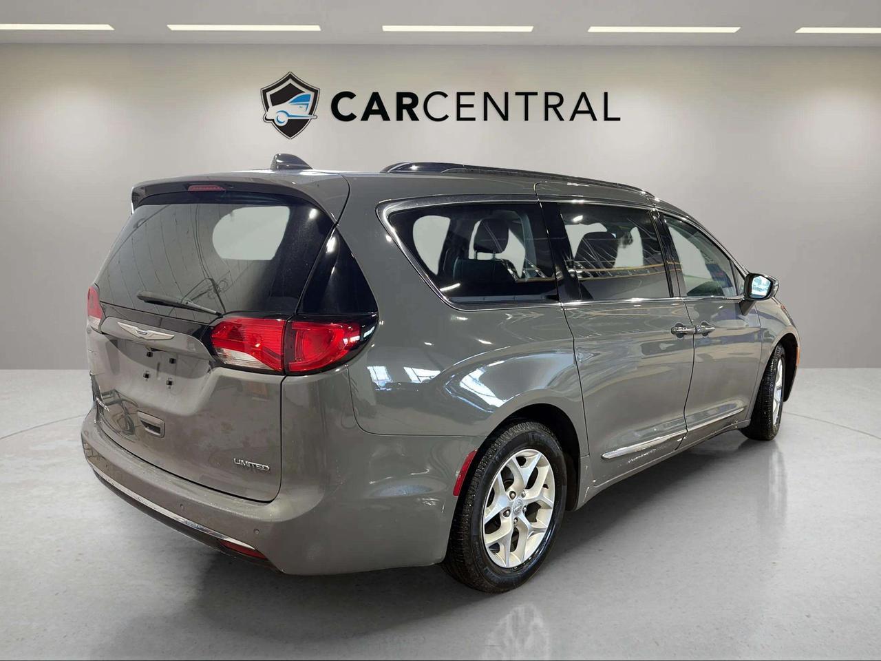 2020 Chrysler Pacifica LIMITED | LEATHER |SUNROOF| CLEAN CARFAX Photo4