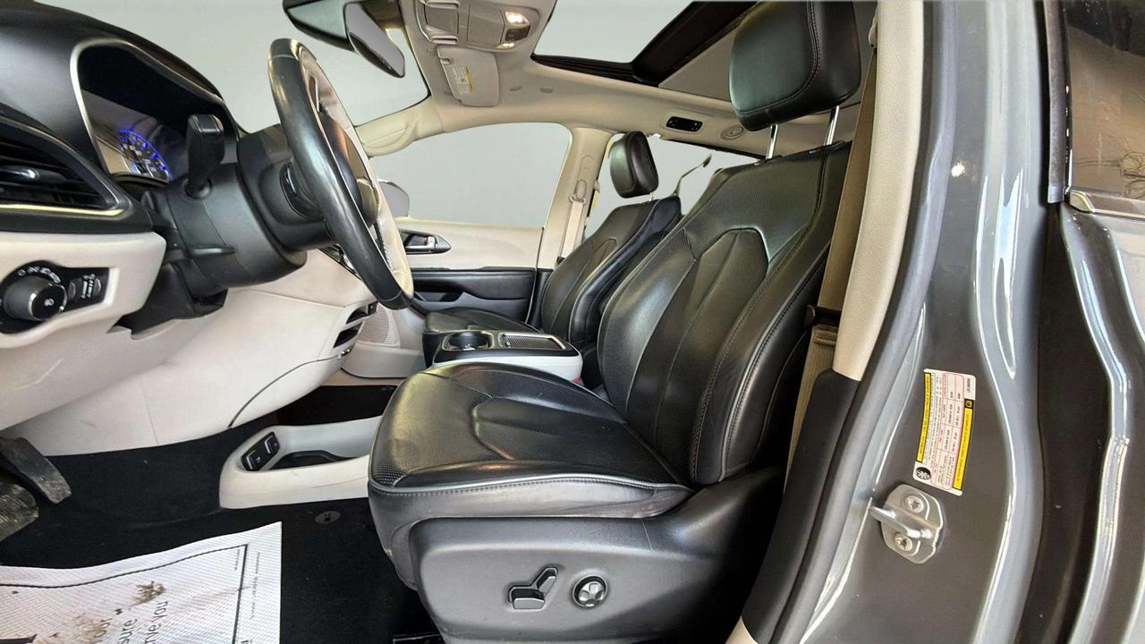 2020 Chrysler Pacifica LIMITED | LEATHER |SUNROOF| CLEAN CARFAX Photo